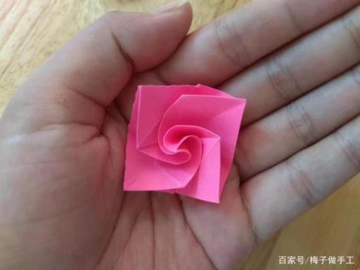 简单的玫瑰花折法只用一张纸(用一张纸折玫瑰花怎么折)